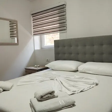 Erteo Guest House Pogradec Buitenkant foto